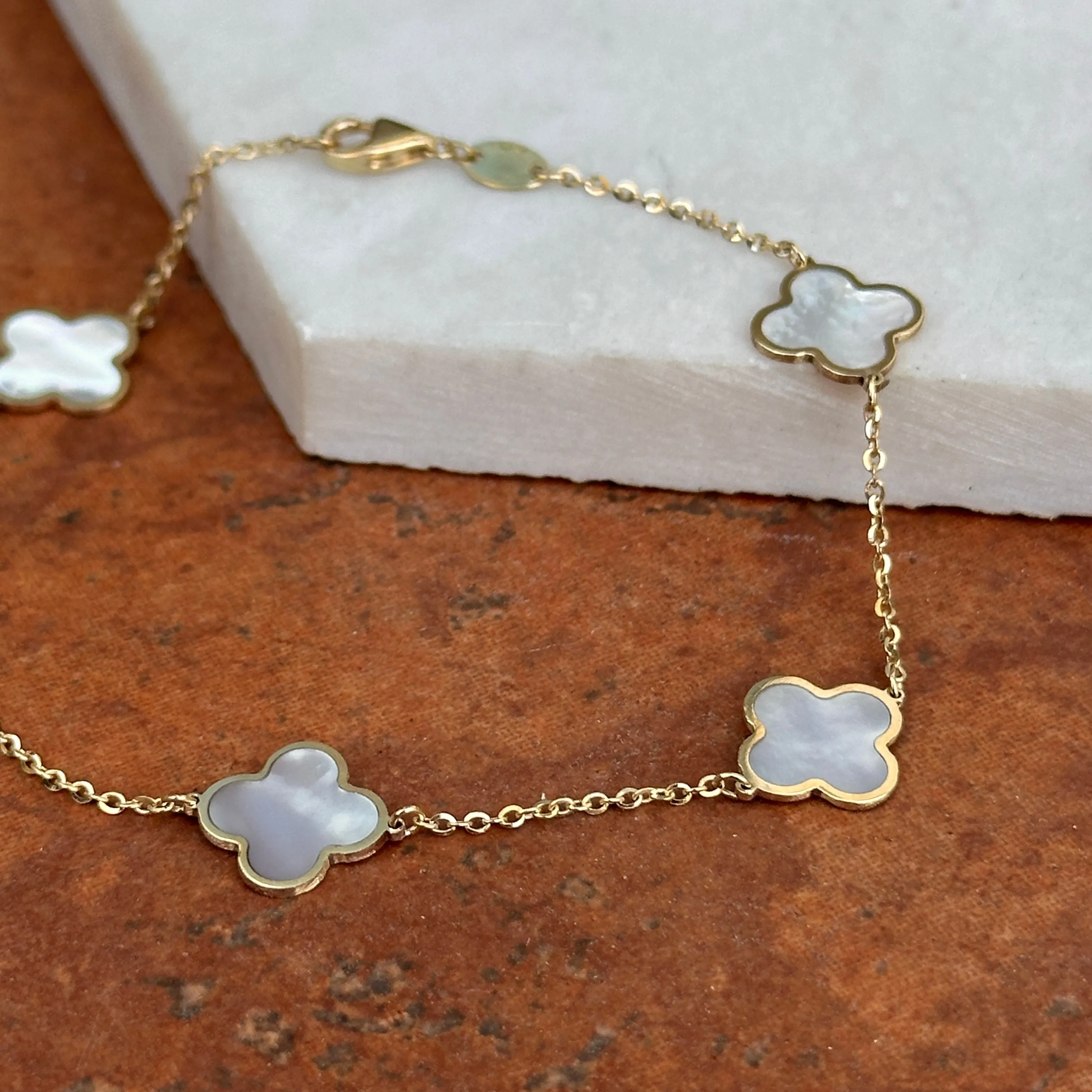 14KT Yellow Gold Mother of Pearl 10mm 4 Leaf Clover Charm Chain Bracelet