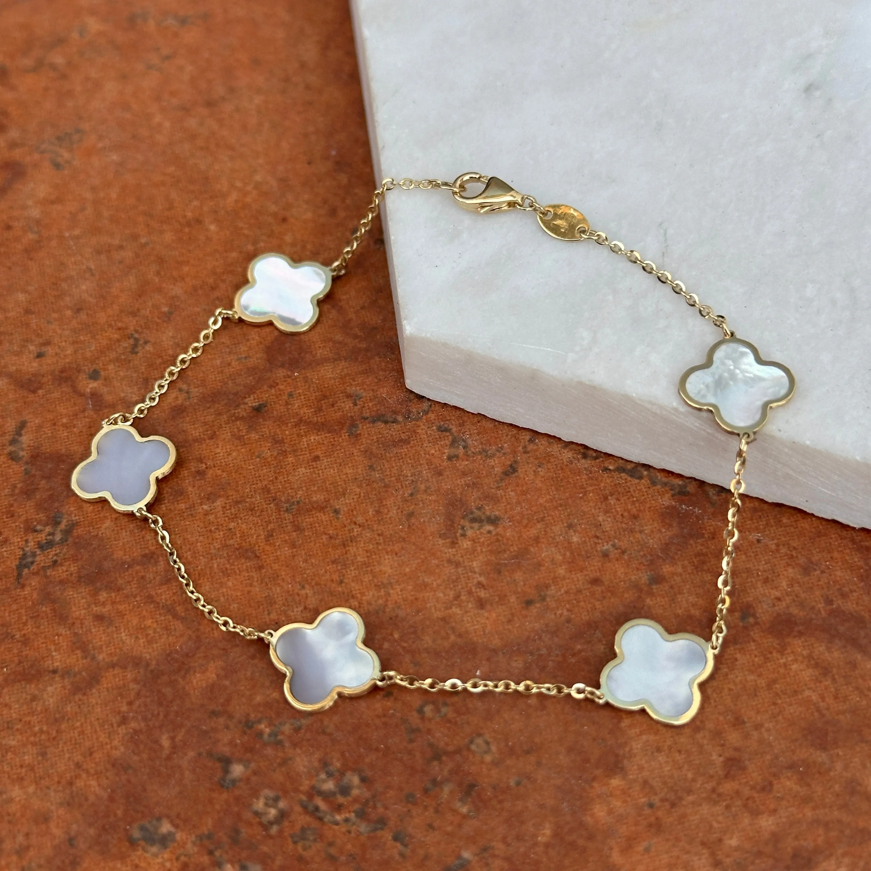 14KT Yellow Gold Mother of Pearl 10mm 4 Leaf Clover Charm Chain Bracelet