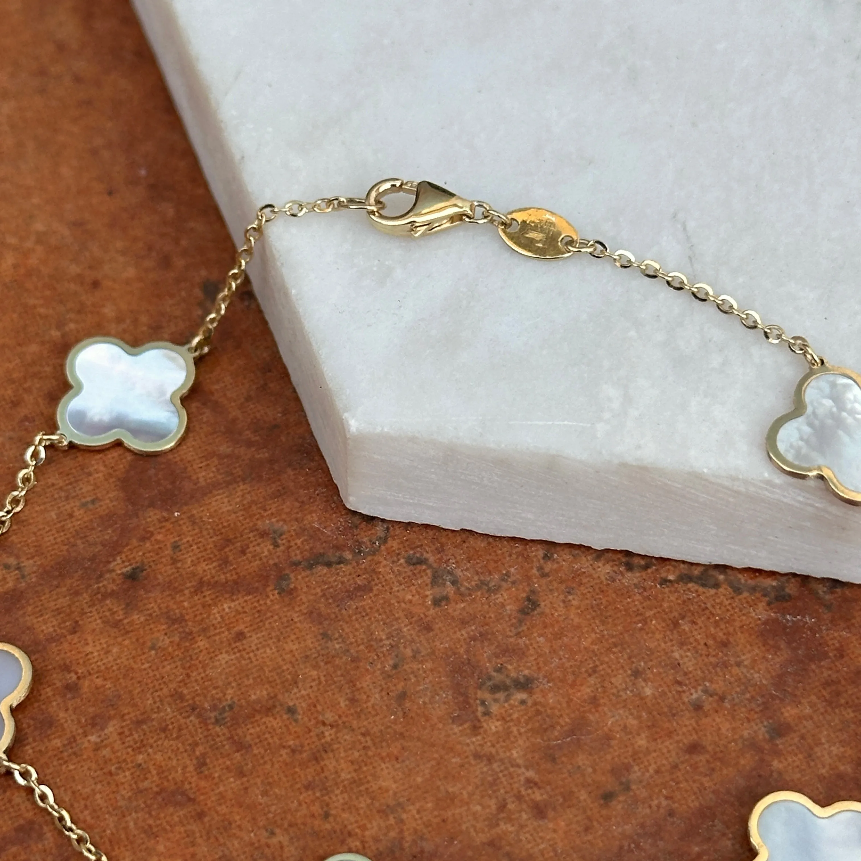 14KT Yellow Gold Mother of Pearl 10mm 4 Leaf Clover Charm Chain Bracelet