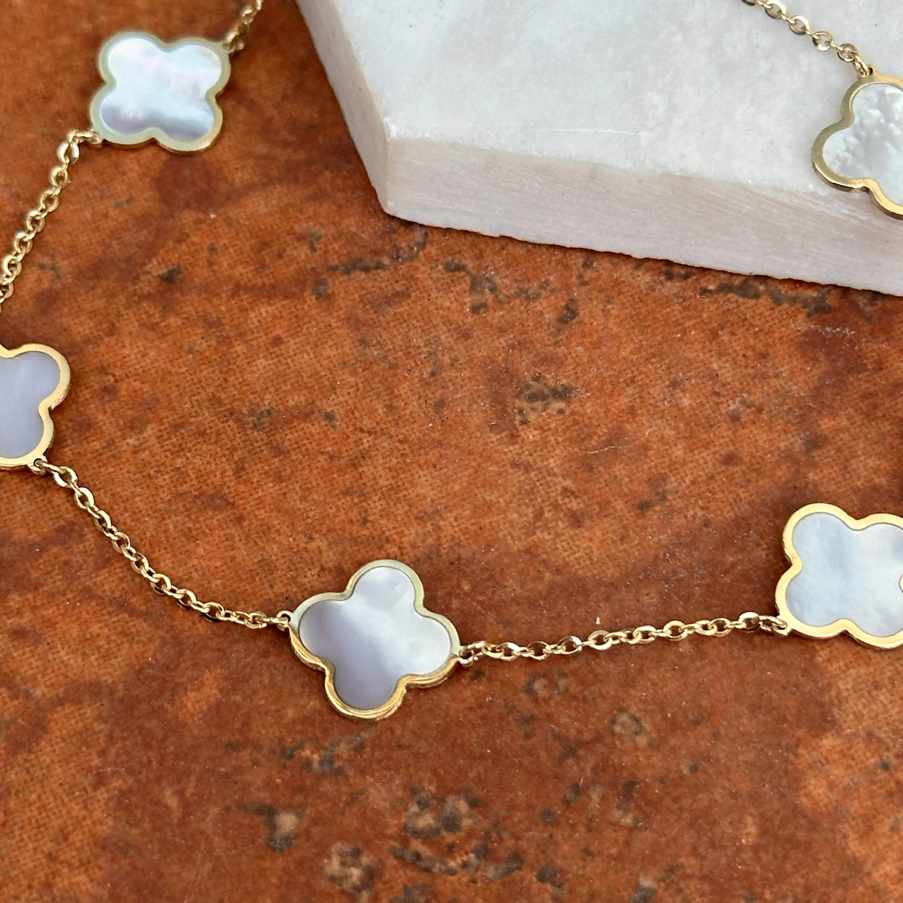 14KT Yellow Gold Mother of Pearl 10mm 4 Leaf Clover Charm Chain Bracelet