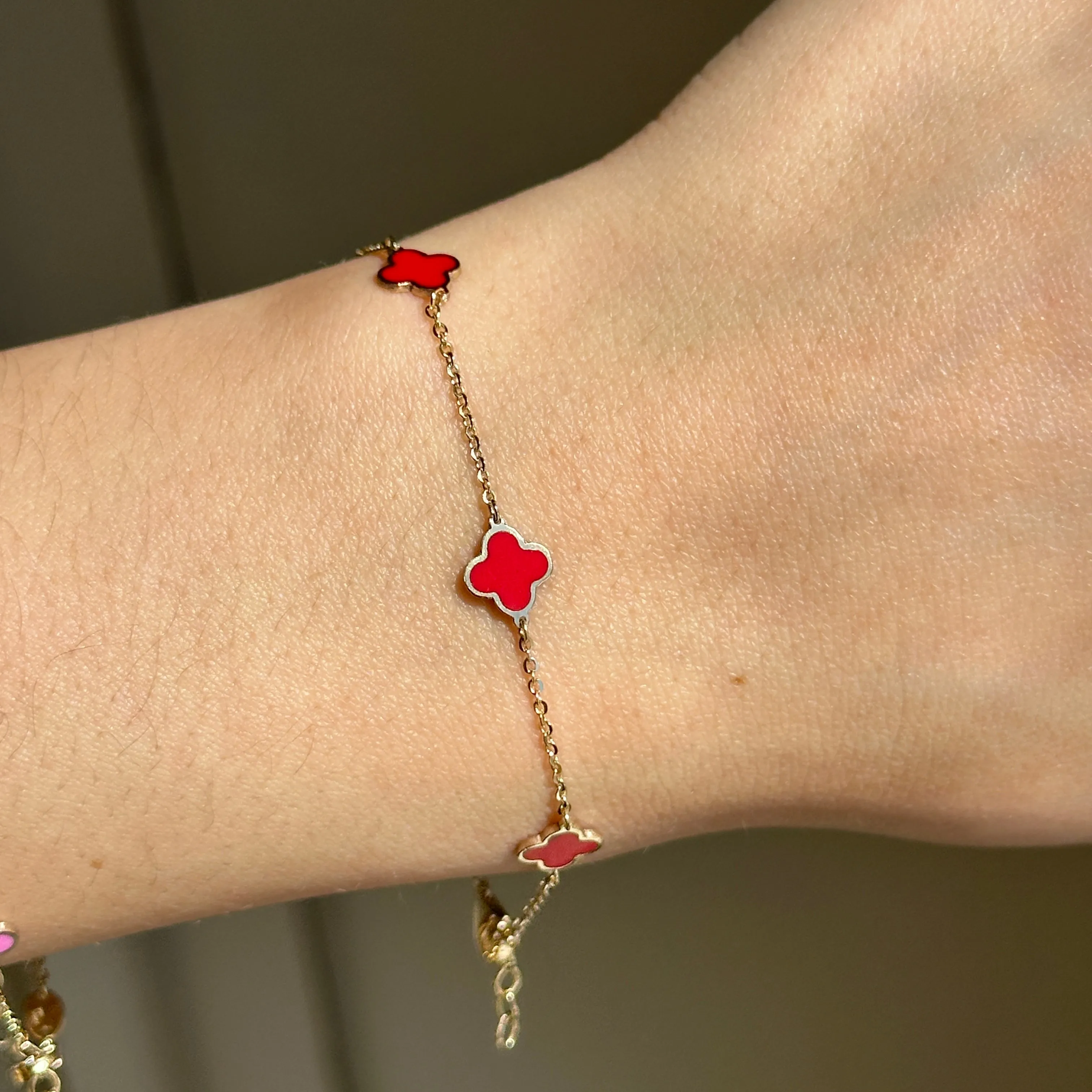 14KT Yellow Gold Red Enamel 7mm Clover Station Chain Bracelet