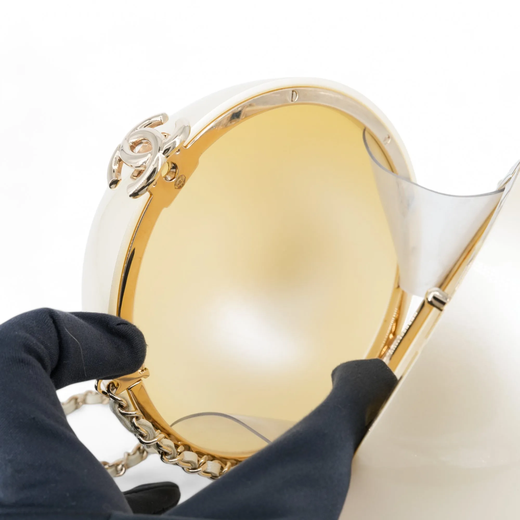 15C Round Pearl Plexiglass Minaudiere