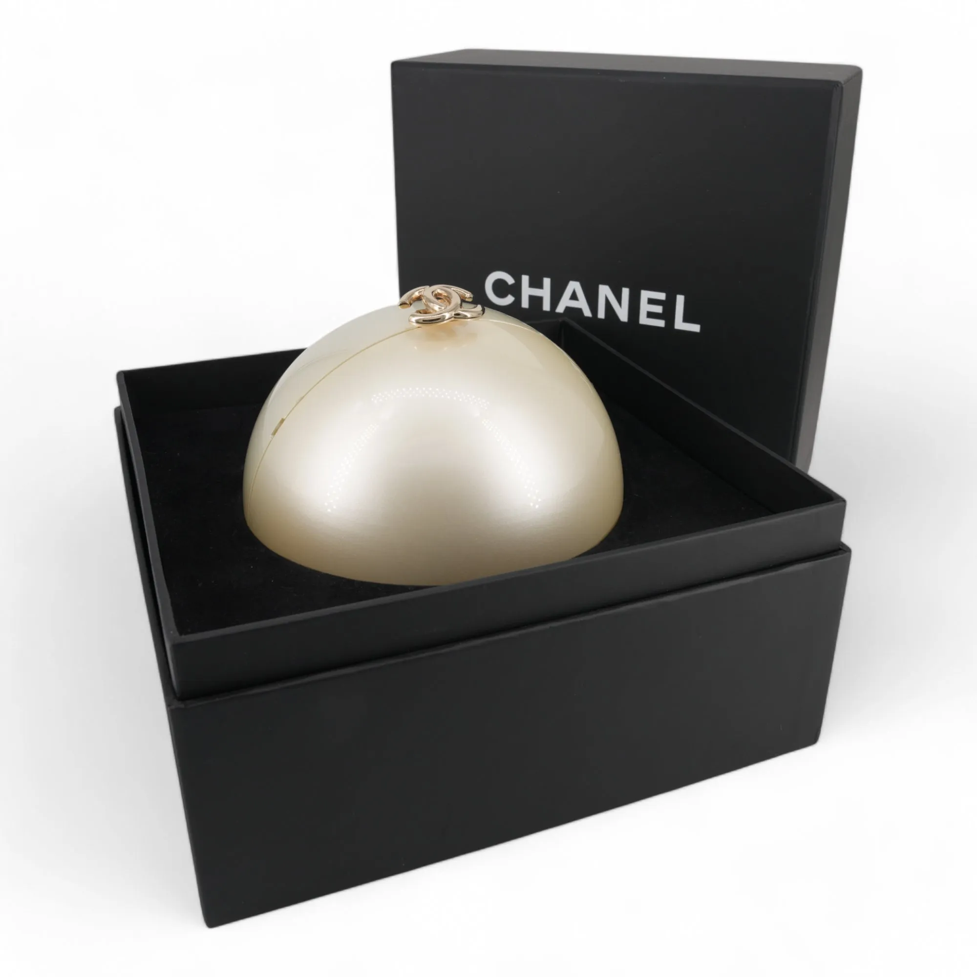 15C Round Pearl Plexiglass Minaudiere