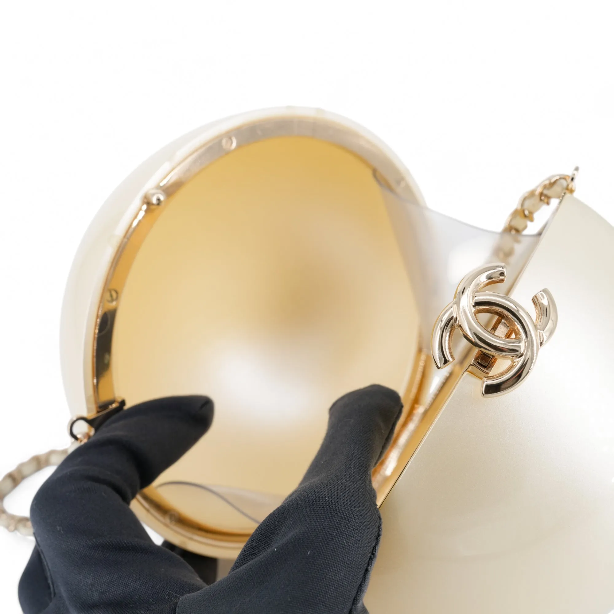 15C Round Pearl Plexiglass Minaudiere