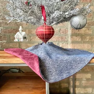 24" Retro Navy Blue Tweed and Burgundy Tabletop Christmas Tree Skirt | Reversible