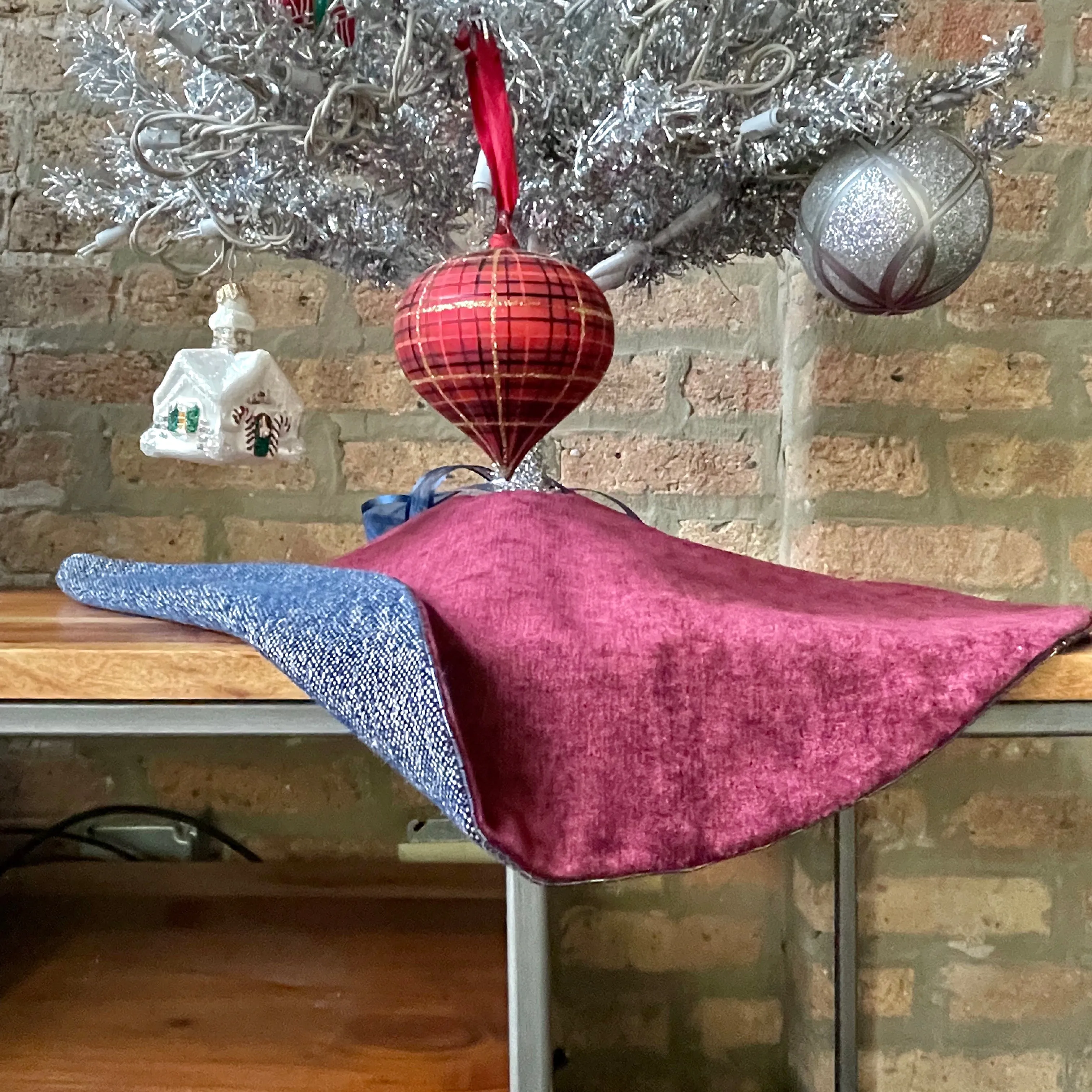 24" Retro Navy Blue Tweed and Burgundy Tabletop Christmas Tree Skirt | Reversible