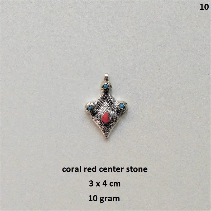 Artisanal nickel-free and anti-allergic tribal pendant from Pakistan