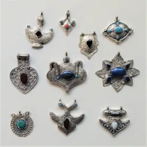 Artisanal nickel-free and anti-allergic tribal pendant from Pakistan