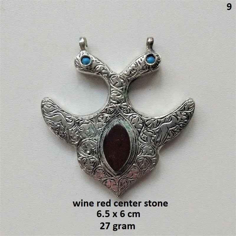Artisanal nickel-free and anti-allergic tribal pendant from Pakistan
