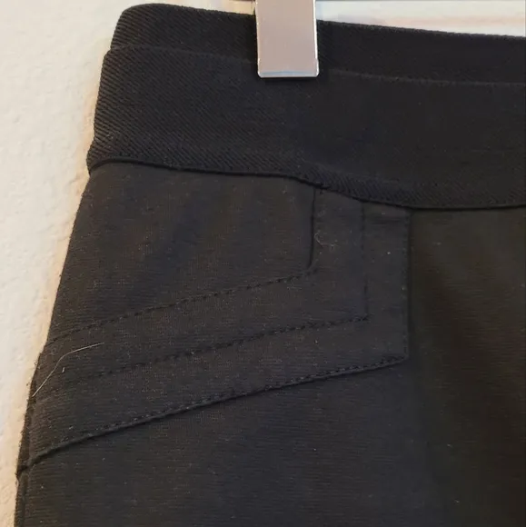 BCBG MAXAZRIA Black Skirt Full Zipper Back Closure like new
