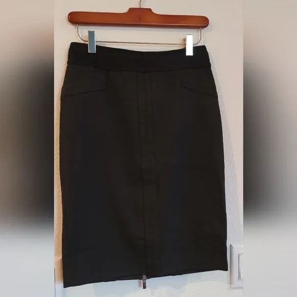 BCBG MAXAZRIA Black Skirt Full Zipper Back Closure like new