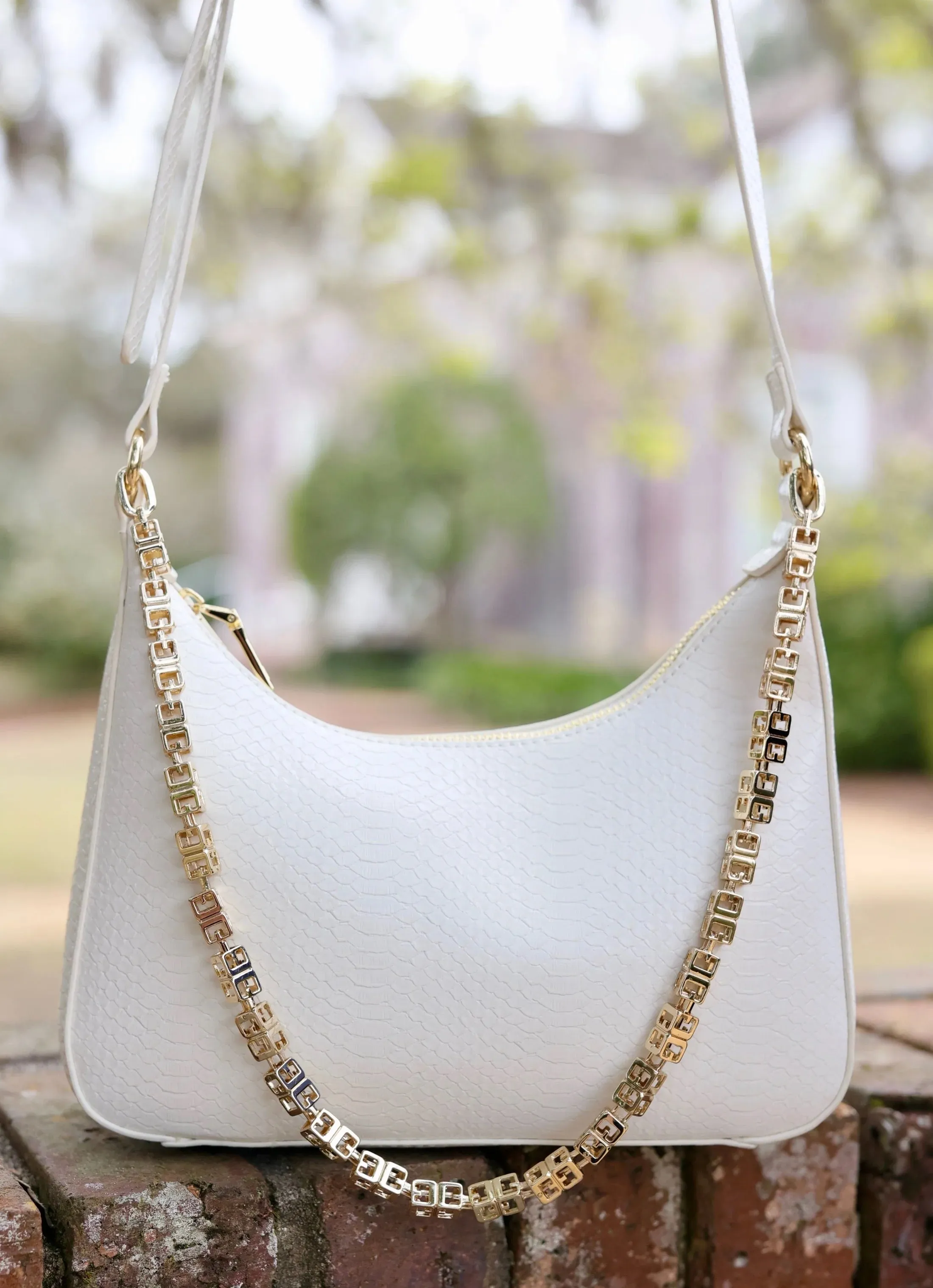 BILLIE CROSSBODY WITH CHAIN-CREAM