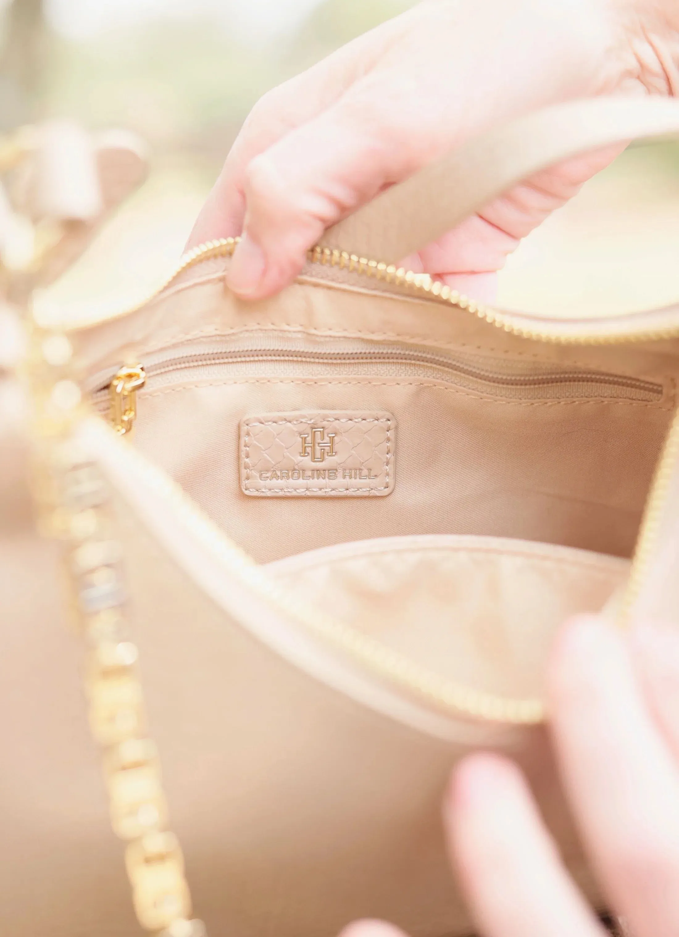 BILLIE CROSSBODY WITH CHAIN-CREAM