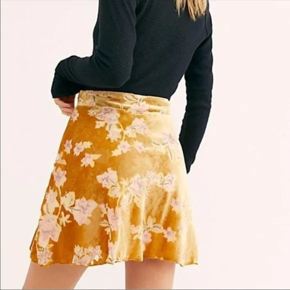 BNWOT Free People Margaux Velvet Floral Mini Skirt
