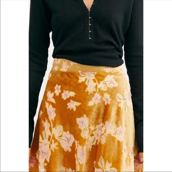 BNWOT Free People Margaux Velvet Floral Mini Skirt