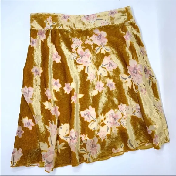 BNWOT Free People Margaux Velvet Floral Mini Skirt