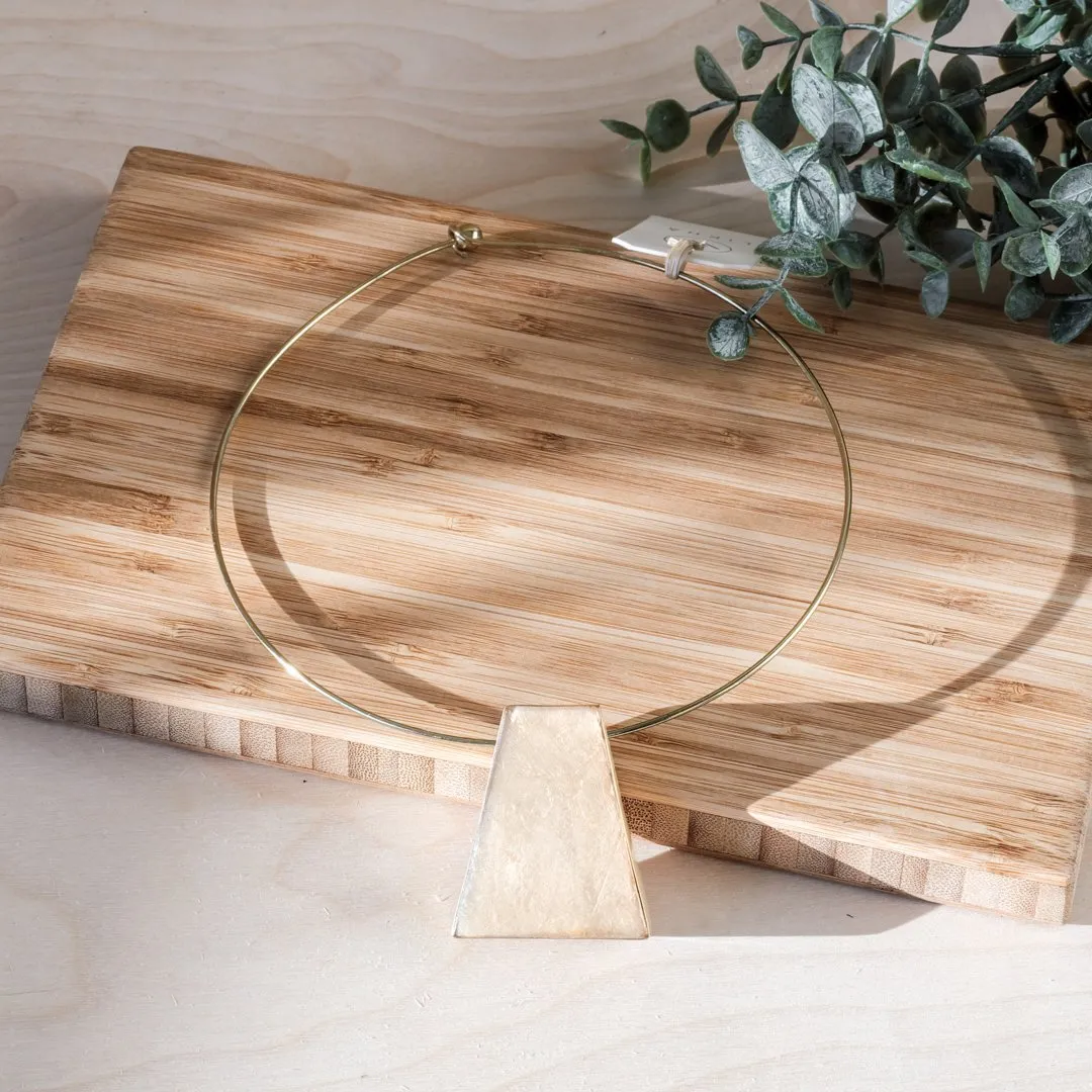 Brass Collar Necklace - Yunque Capiz Pendant