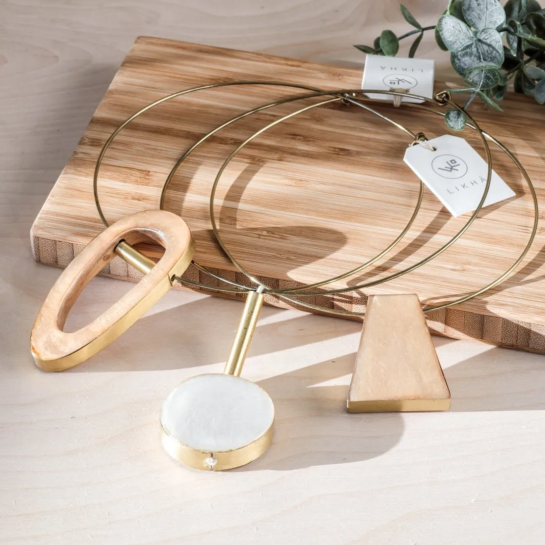 Brass Collar Necklace - Yunque Capiz Pendant