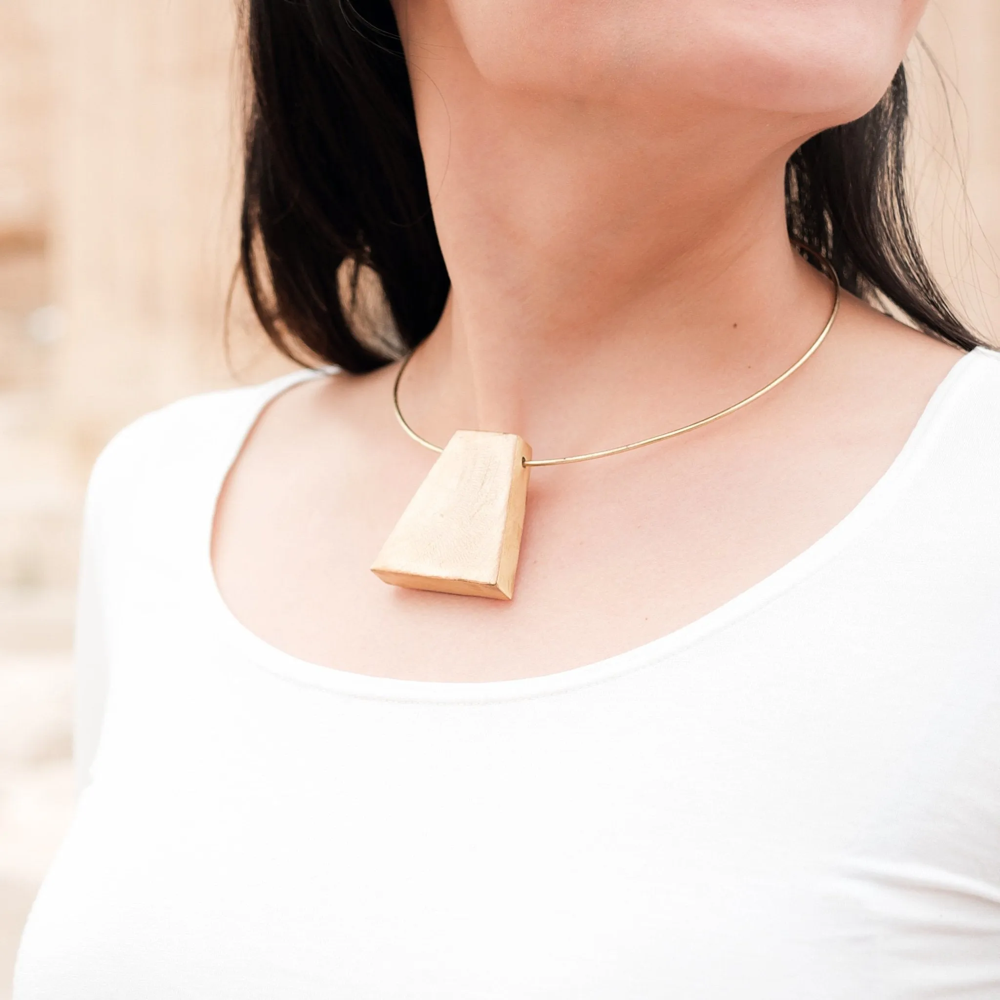 Brass Collar Necklace - Yunque Capiz Pendant