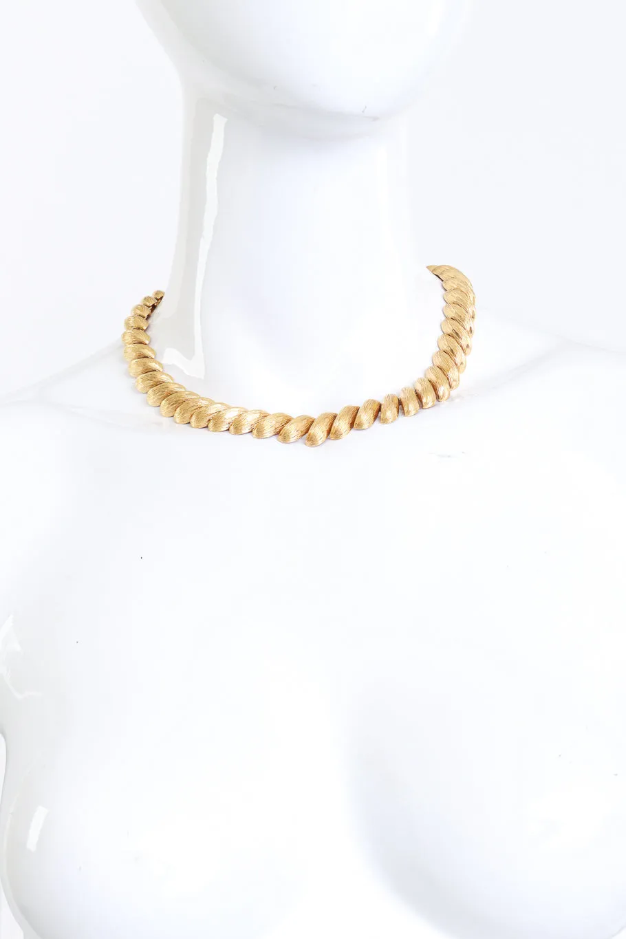 Brushed Twist Link Collar Necklace