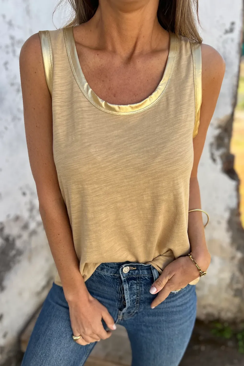 Contrast Trim Round Neck Tank Top