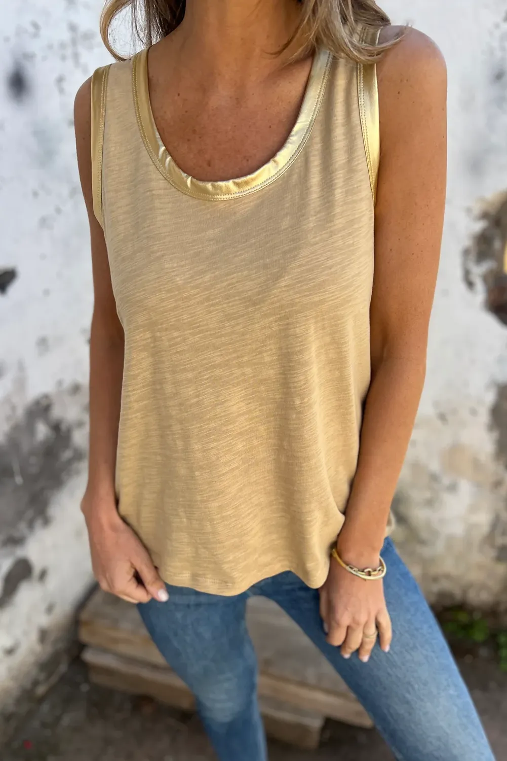 Contrast Trim Round Neck Tank Top