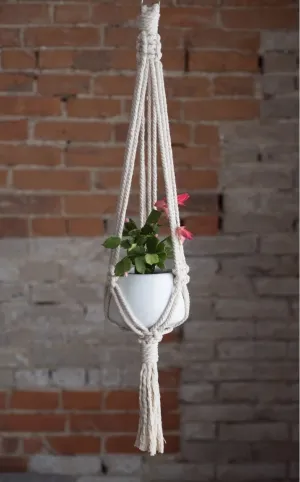 DeeDee Hanger