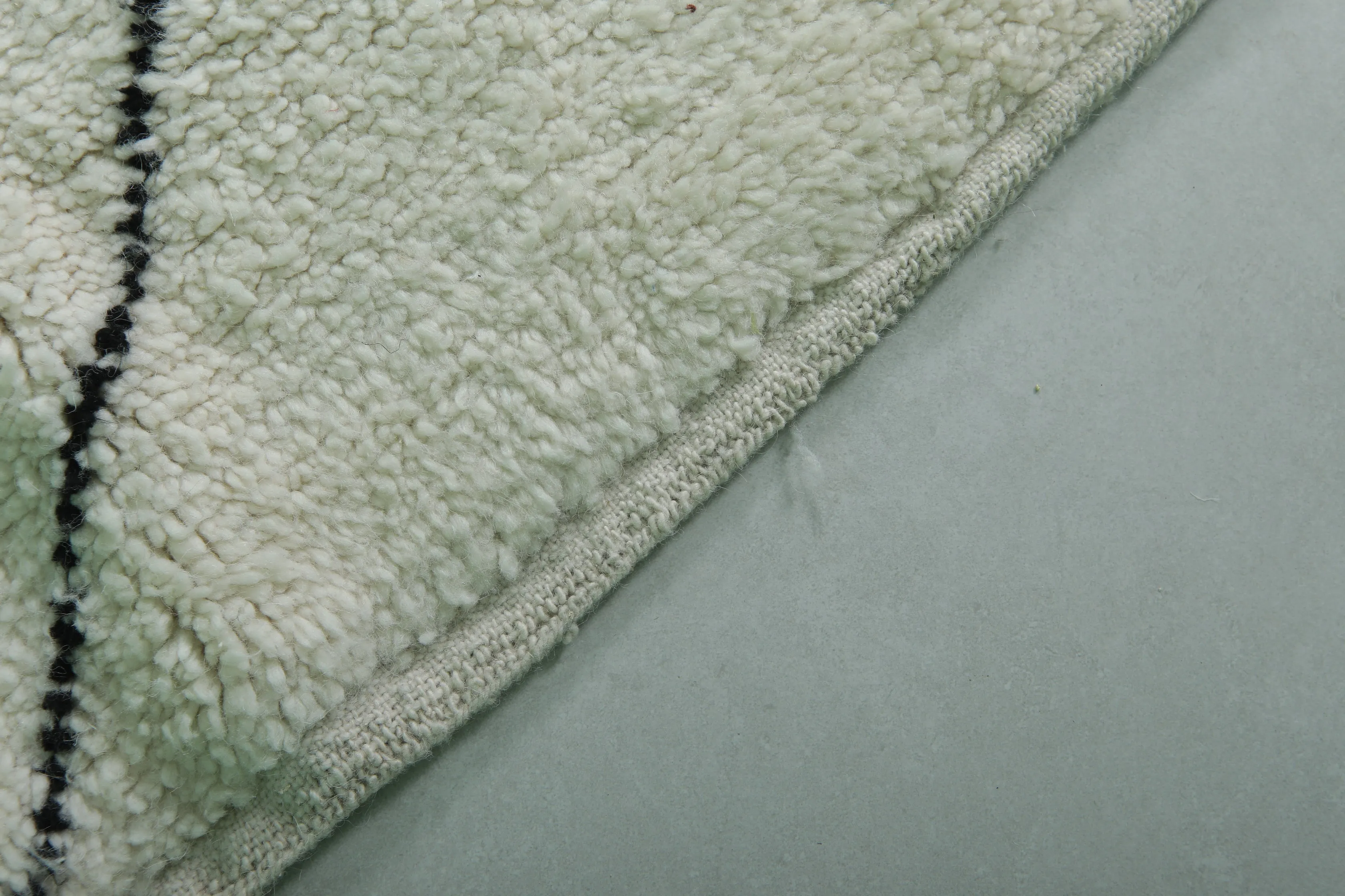 Diamond Moroccan Rug - 4.8 x 7.9 Feet | Handwoven Wool Elegance