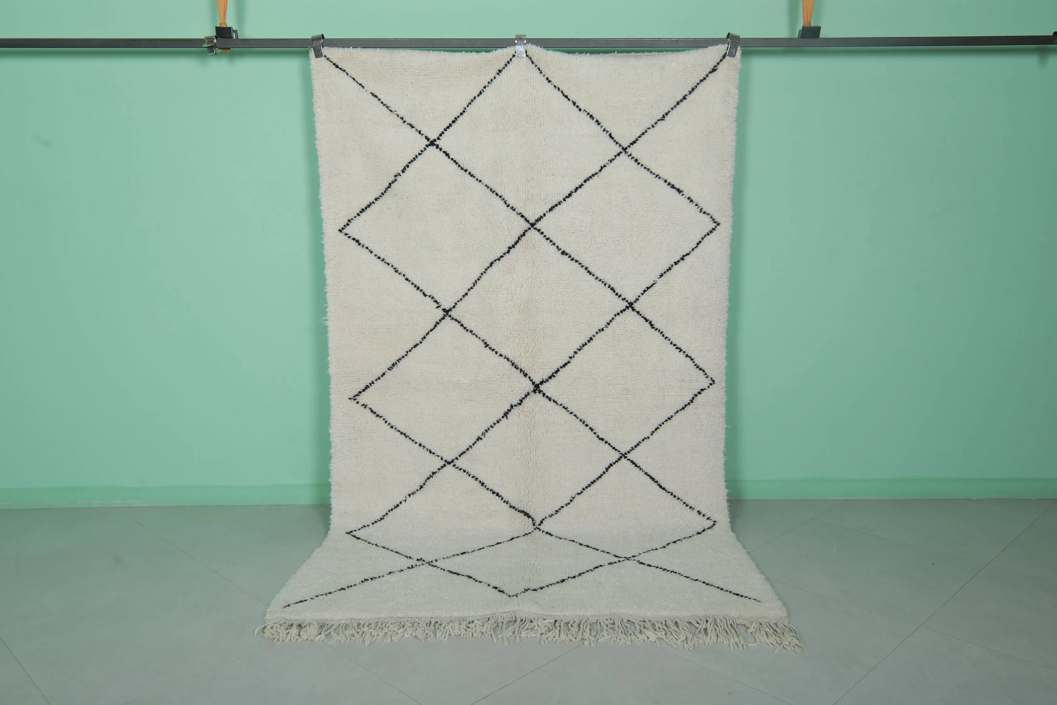 Diamond Moroccan Rug - 4.8 x 7.9 Feet | Handwoven Wool Elegance