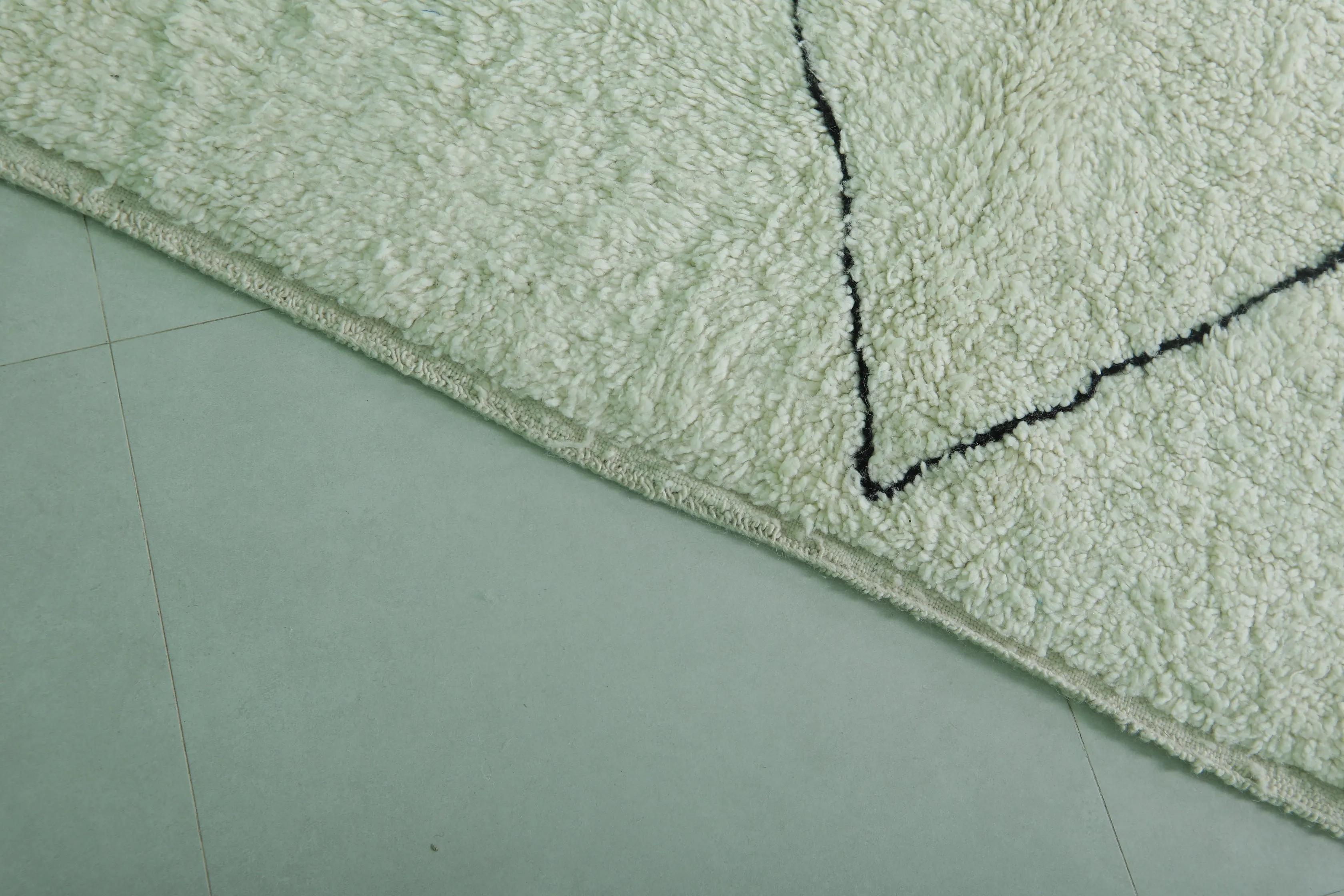 Diamond Moroccan Rug - 6.4 x 10.2 Feet | Handwoven Wool Statement Rug