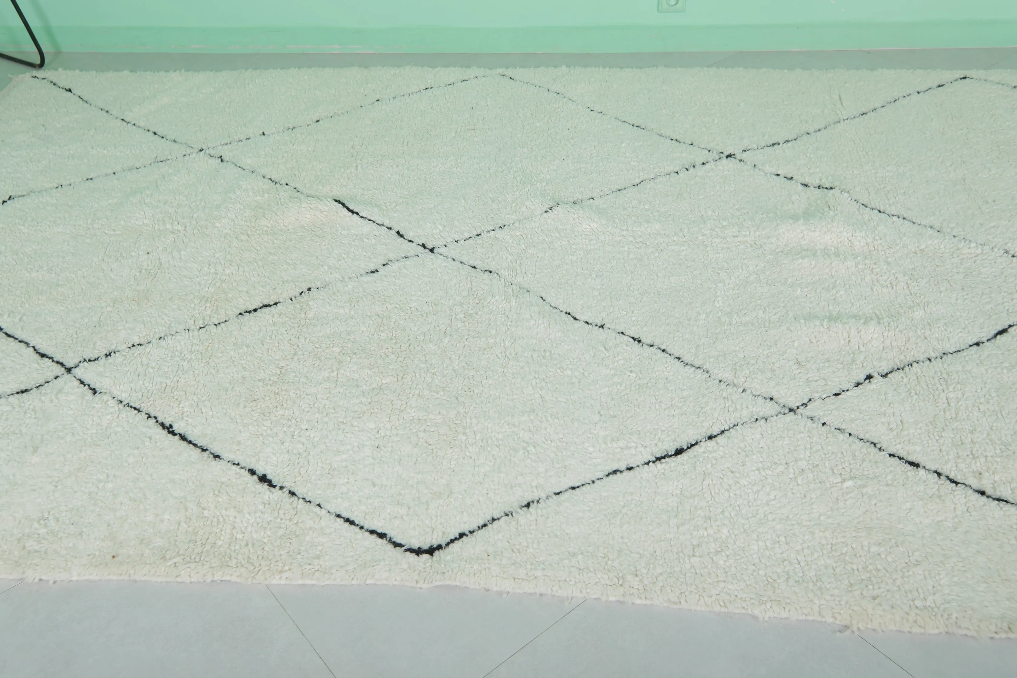 Diamond Moroccan Rug - 6.4 x 10.2 Feet | Handwoven Wool Statement Rug