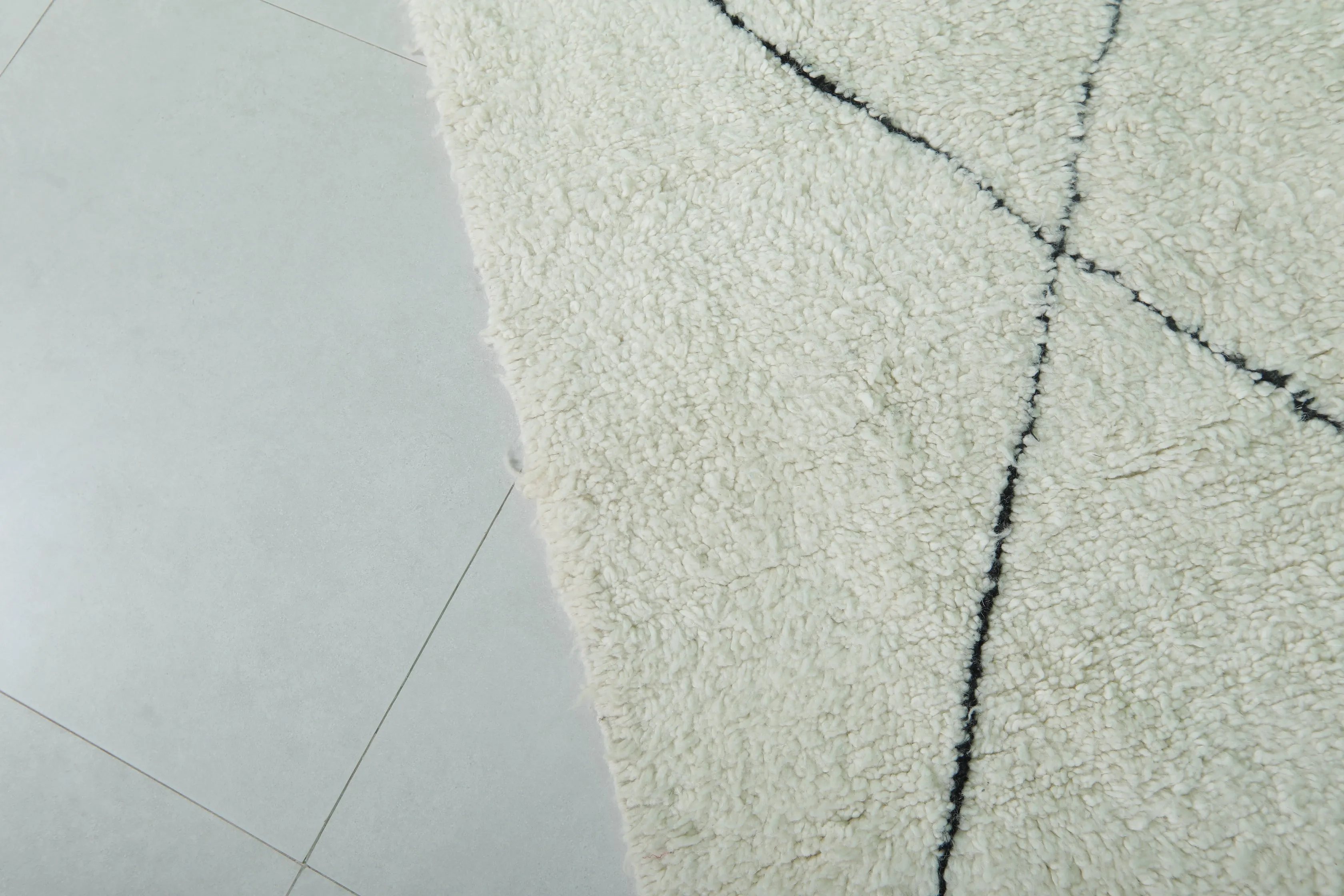 Diamond Moroccan Rug - 6.4 x 10.2 Feet | Handwoven Wool Statement Rug