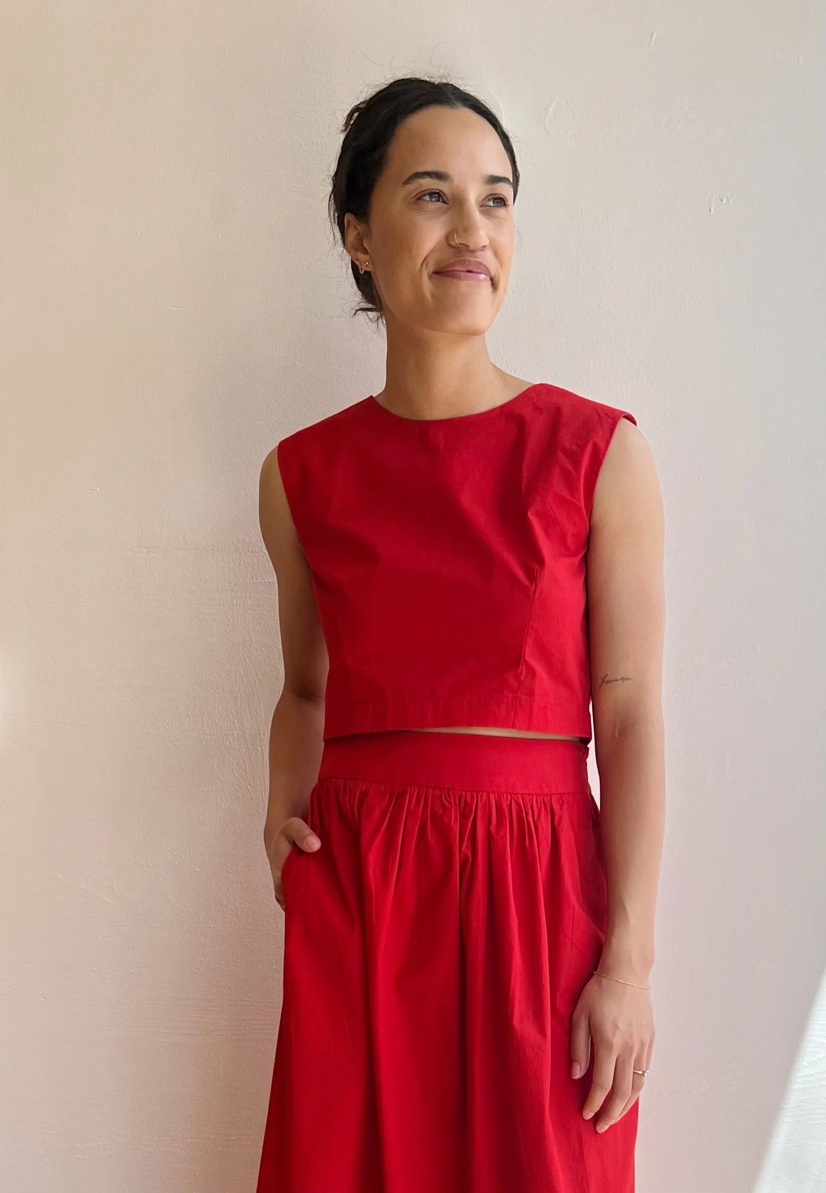 DIAZ TOP IN RED SOLID POPLIN