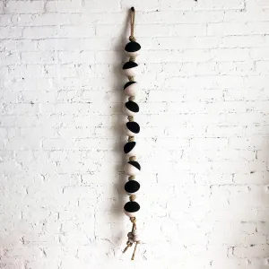 Garland9 Rnd: Black & White