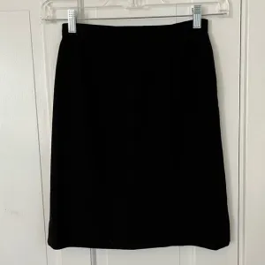 Giorgio Armani Vintage 100% Wool Pencil Skirt Black Made in Italy Women’s size 6