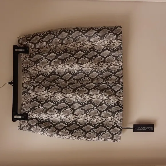 🥳HP🥳 NWT, Blank NYC Break Away Snake Print Skirt