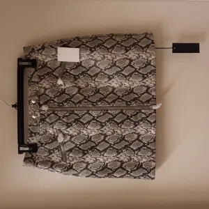🥳HP🥳 NWT, Blank NYC Break Away Snake Print Skirt