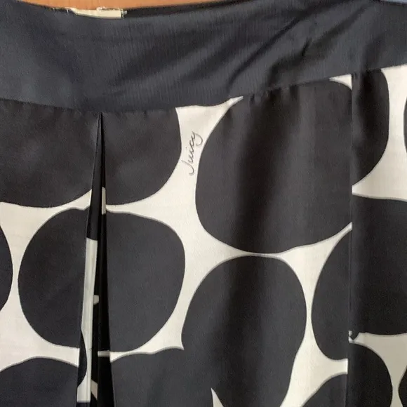 Juicy Couture black and white pear/apple print darted flare silk skirt