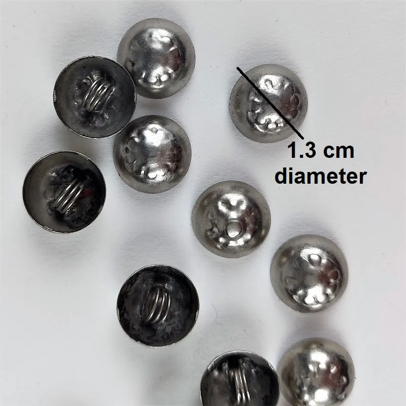 Kuchi metal buttons with embossed floral pattern, 13 mm diameter - pack of 50 grams