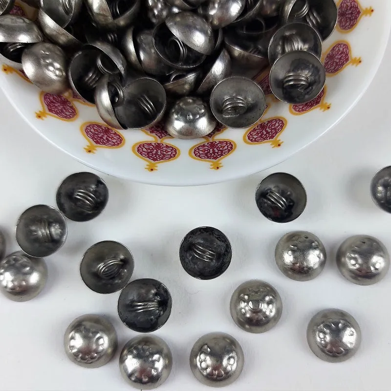 Kuchi metal buttons with embossed floral pattern, 13 mm diameter - pack of 50 grams