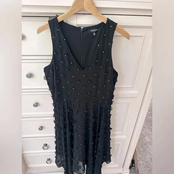 NWOT-Kensie Black dress w/ flowers, metallic gold thread handkerchief hemline.