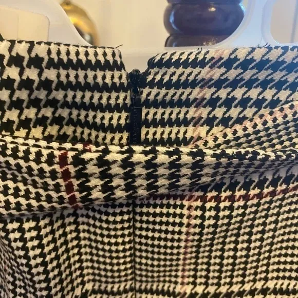 NWT PLUS SIZE KARL LAGERFELD BLACK &amp; WHITE SKIRT SIZE 16