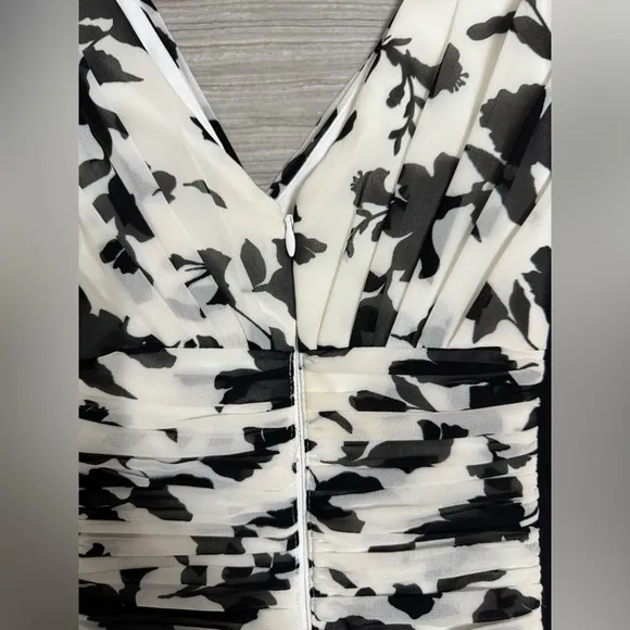 NWT White House Black Market Black &amp; White Instantly Slimming Mini Dress- Size 0