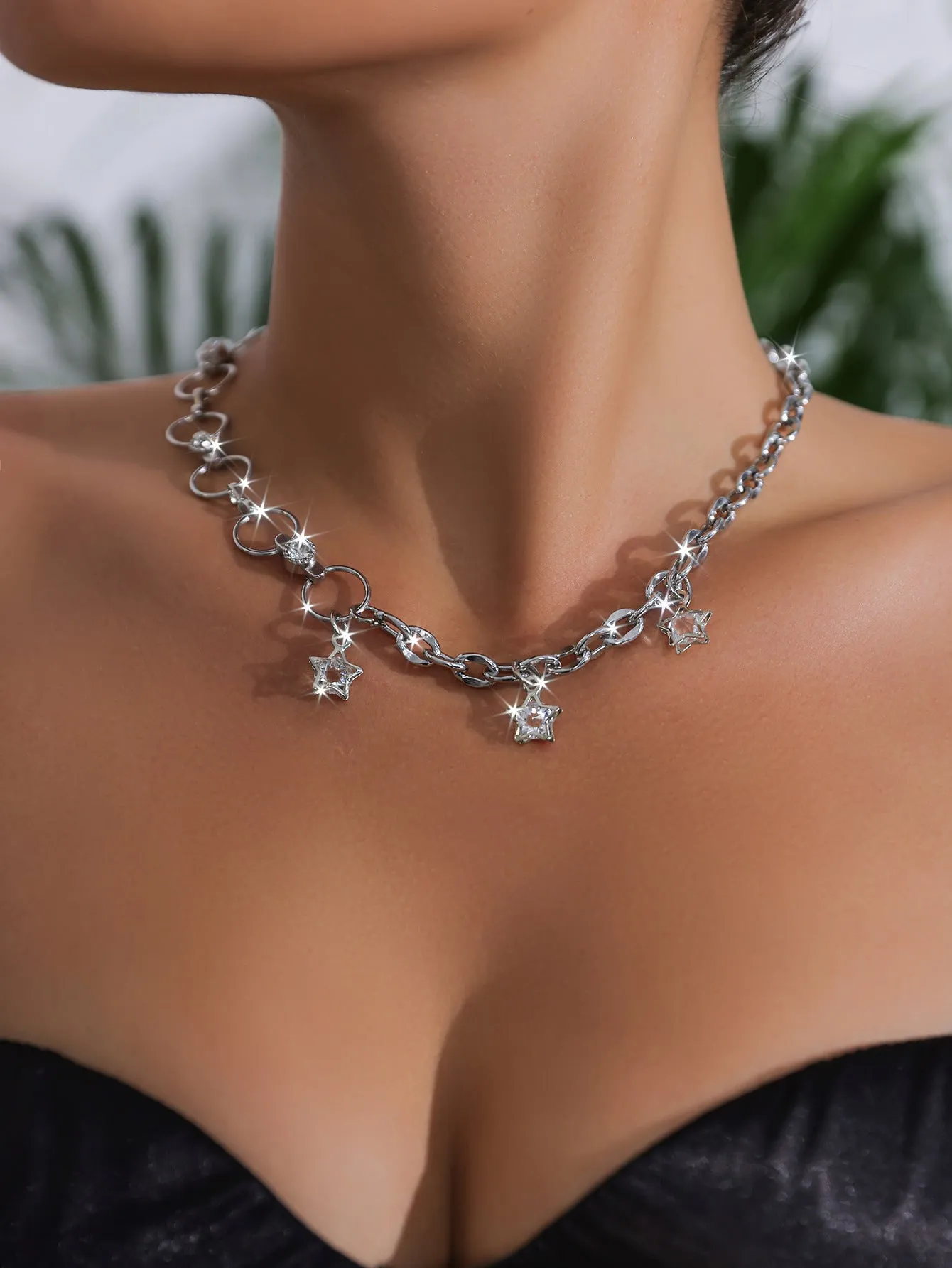 Punk-Inspired Star Charm Chain Necklace for Bold Statements