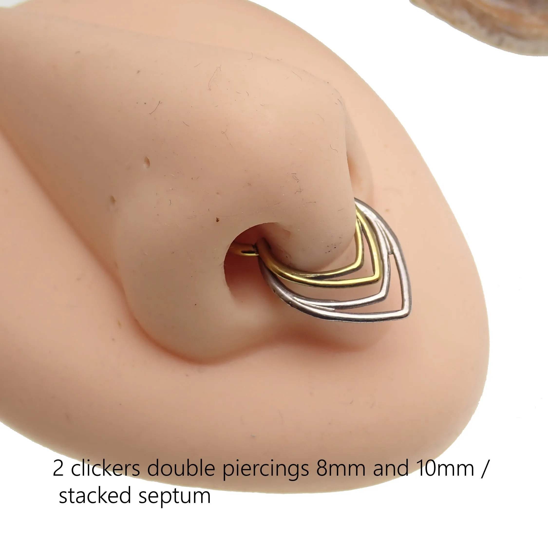 V shaped hinged clicker 16g