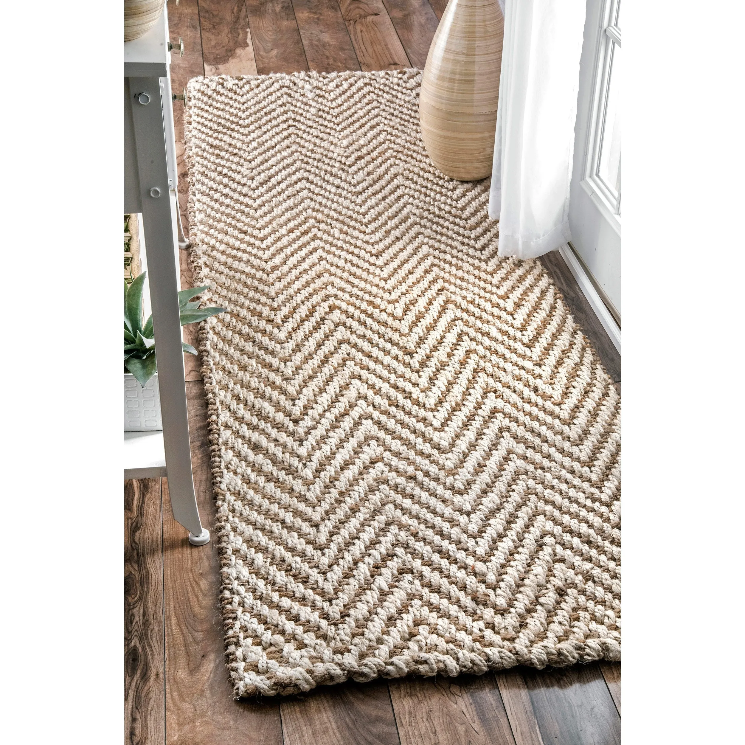 Vania Chevron Jute Rug