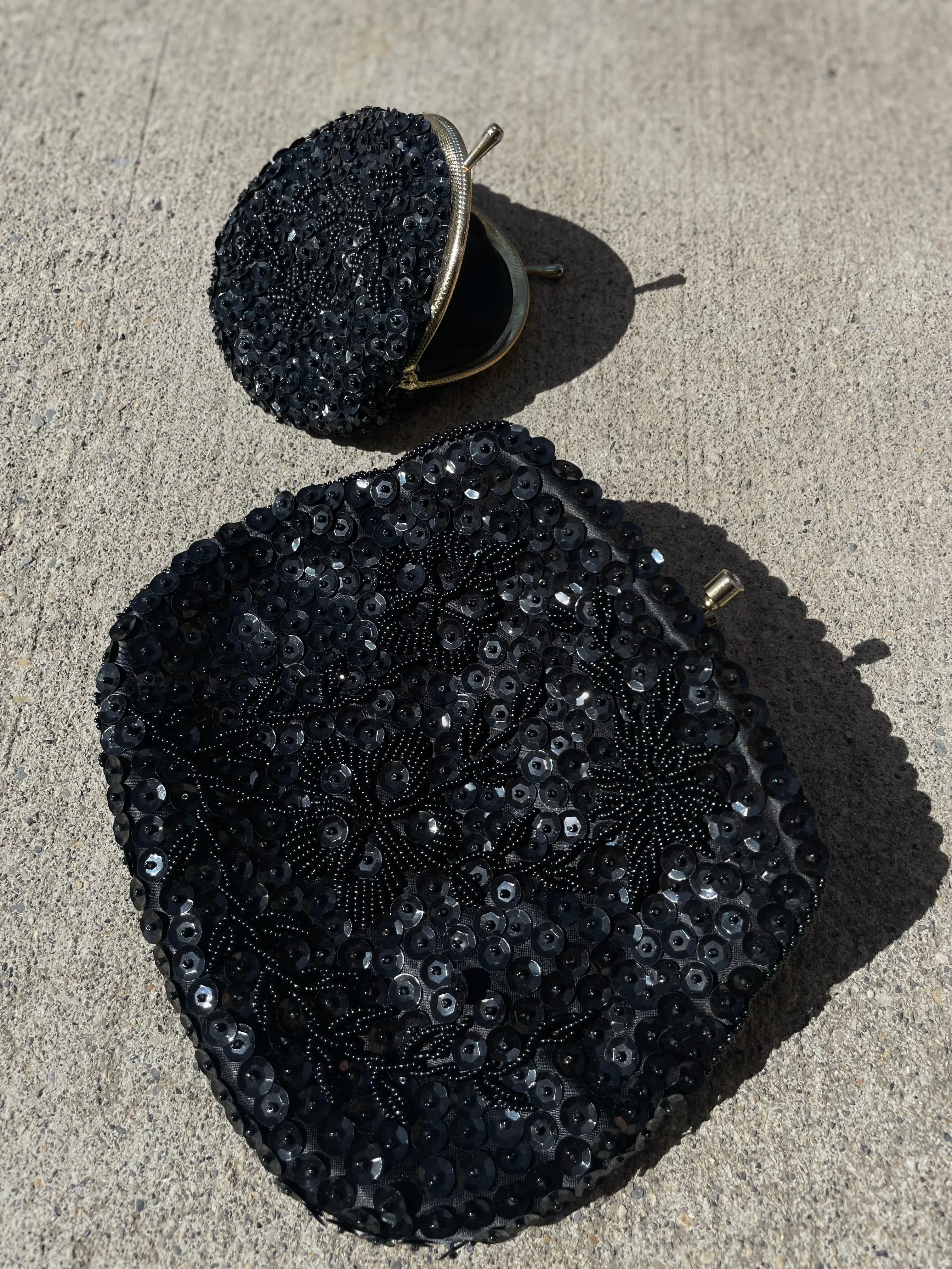 Vintage Black Beaded Purse with Flower Design