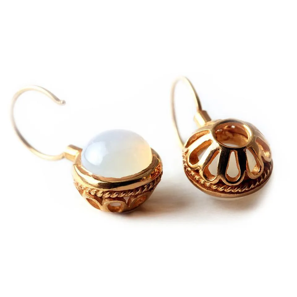 Vintage looking earrings- rose gold romantic jewelry