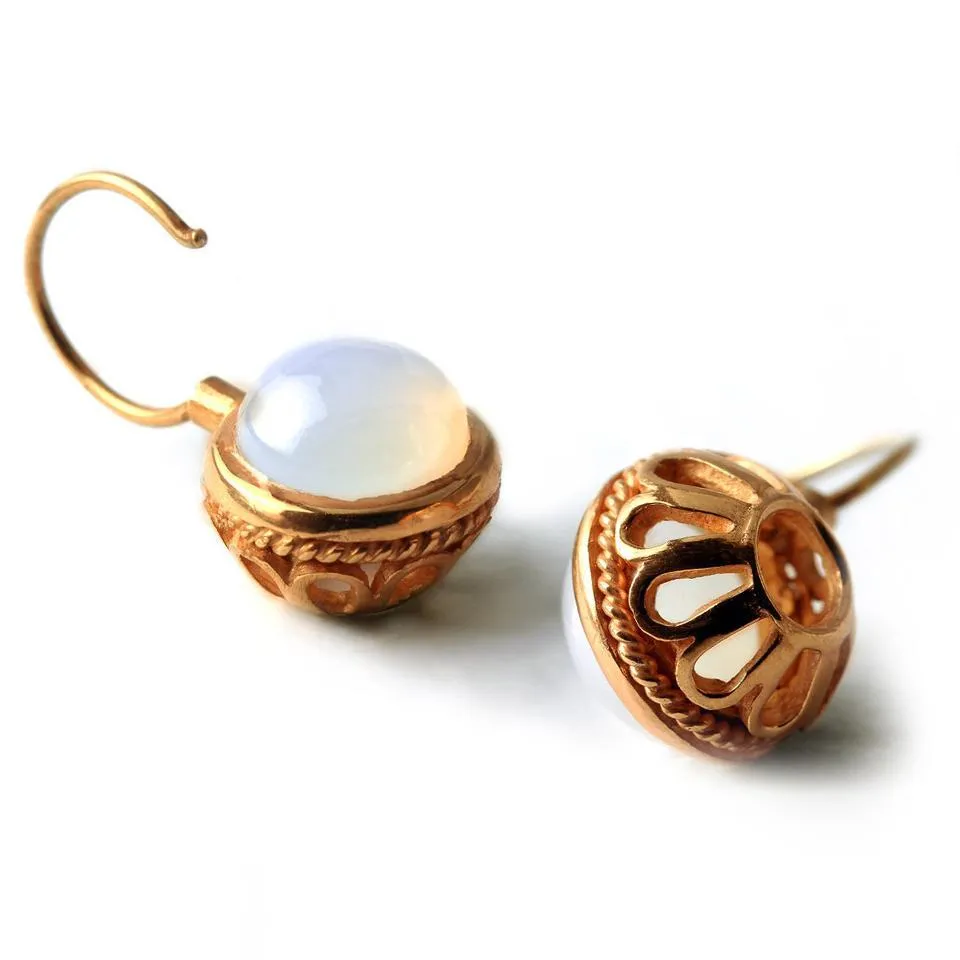 Vintage looking earrings- rose gold romantic jewelry