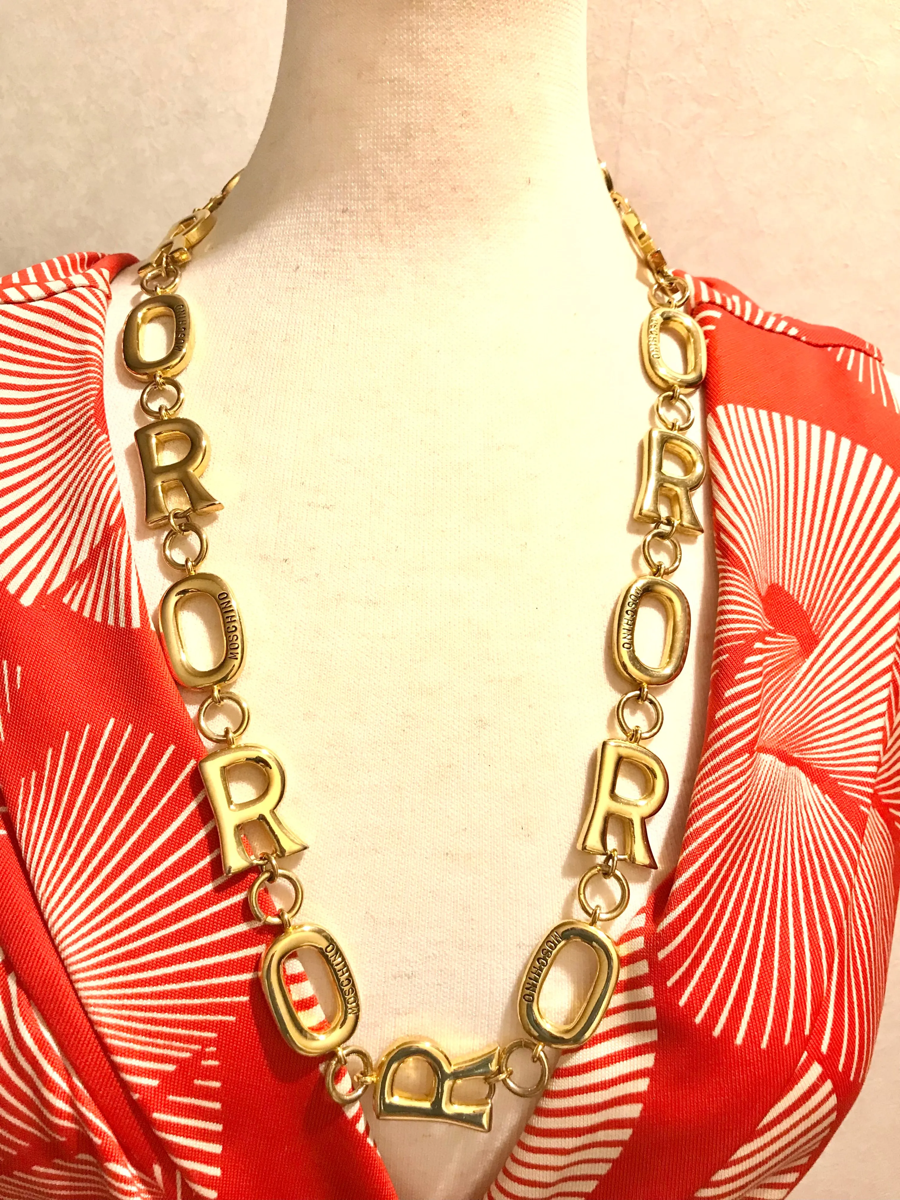 Vintage Moschino chain statement necklace with golden O and R letter charms with logos. 050323re5